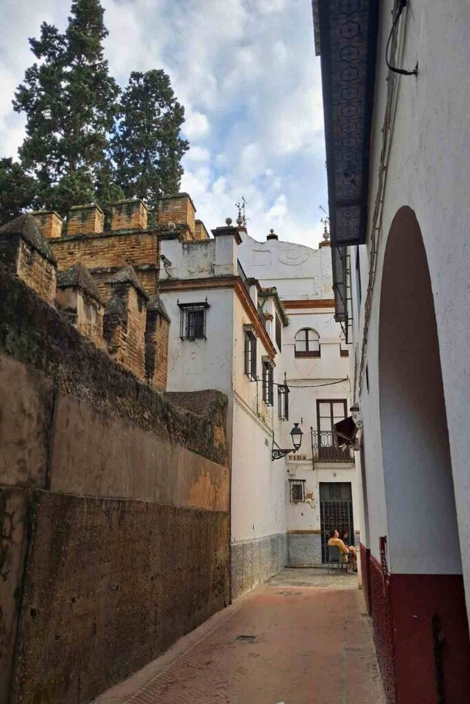 calle estrecha del barrio