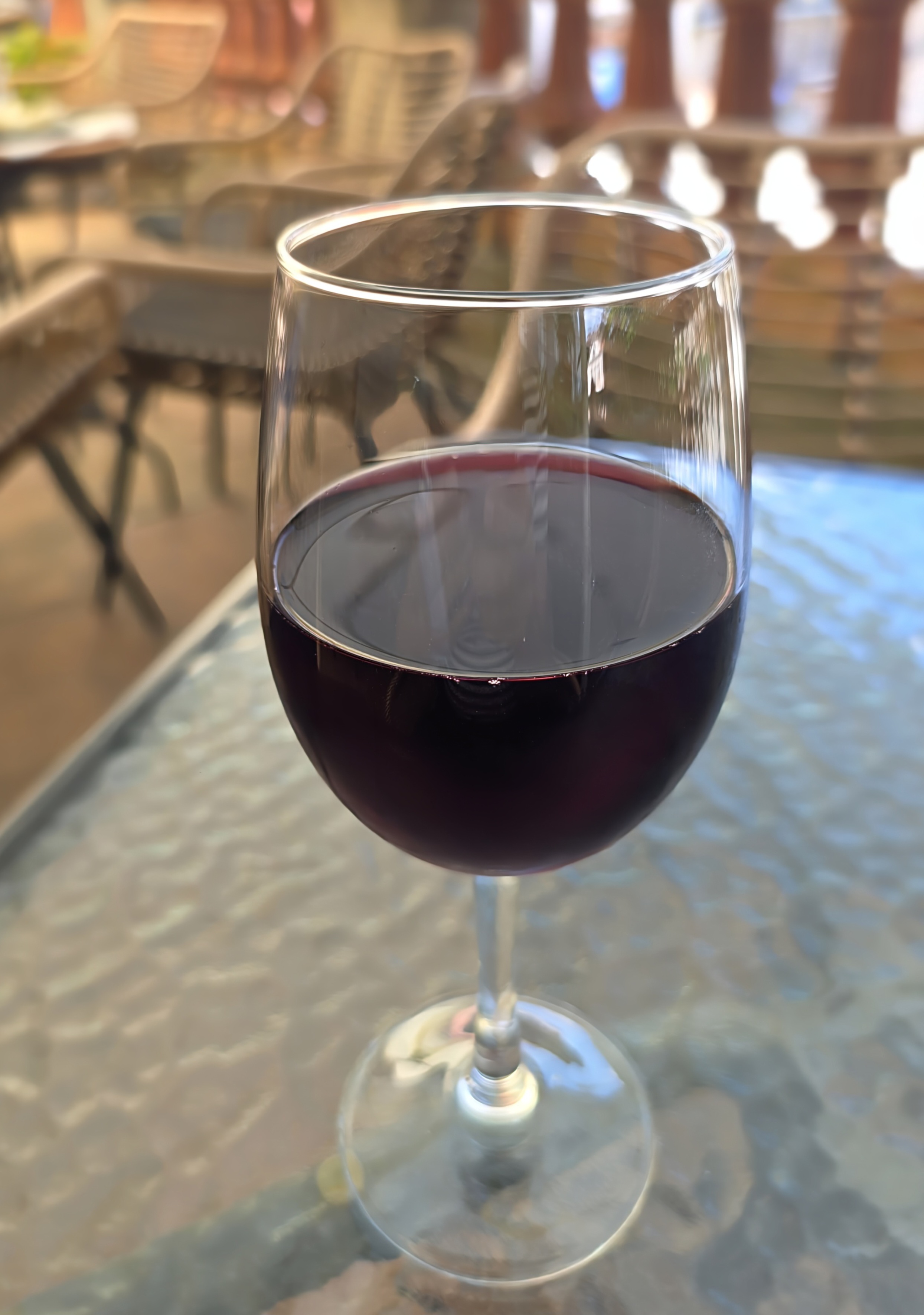 copa de vino sobre la mesa
